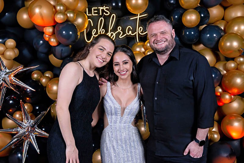 Formatura universitária em Florianópolis - Aluno recebendo diploma